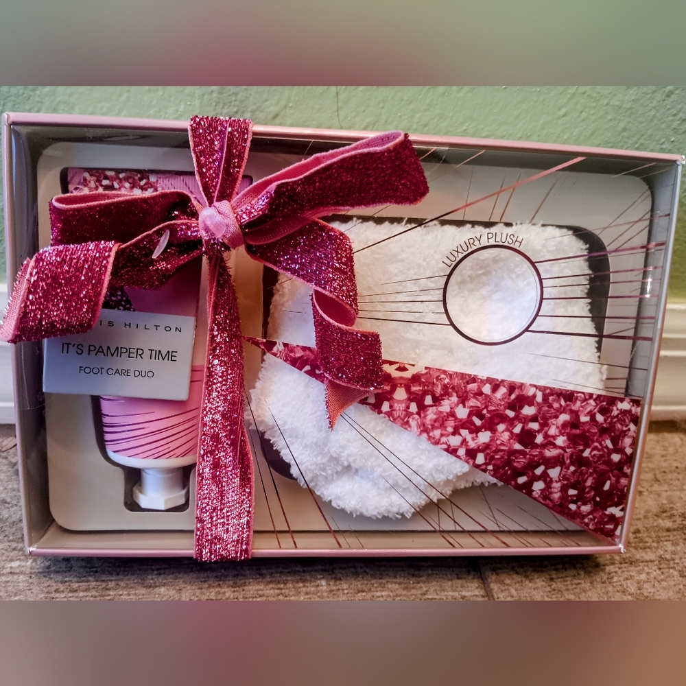 Paris Hilton Luxury Plush Foot Care Set - Pink and White